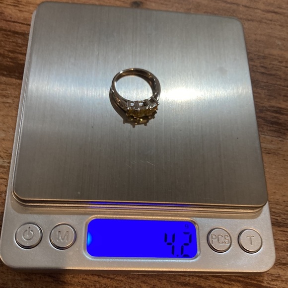 Yellow CZ’s 4 Pieces - Picture 12 of 17